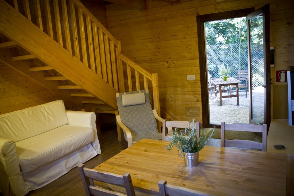 Apartamentos El Bosquet Сант-Кугат-дель-Вальес Номер фото